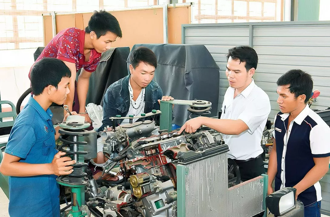 đào tạo nghề không chỉ là điều kiện cần mà còn là yếu tố quyết định giúp khu vực nông thôn thích ứng với thị trường lao động hiện đại. Ảnh minh họa